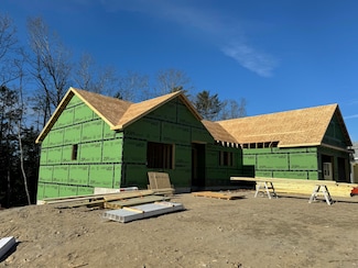 38 Forest Glen Ln, Topsham, ME 04086