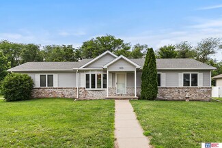 655 Goldenrod Ln, Crete, NE 68333