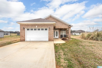 82 Moonlight Ln, Talladega, AL 35160