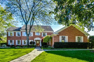 2341 Mohawk Ln, Glenview, IL 60026