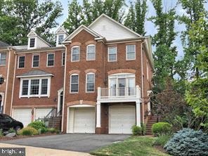 4450 Black Ironwood Dr, Fairfax, VA 22030