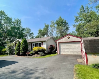 143 Driftwood Dr, Blakeslee, PA 18610
