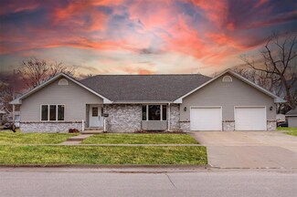 818 Rapids St, Adel, IA 50003