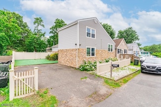 136 7th St, Keansburg, NJ 07734