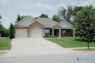 207 Somerton Dr, Huntsville, AL 35811