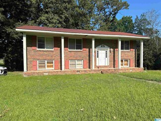 6202 Chartee Dr, Anniston, AL 36206