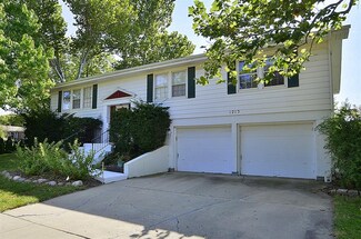 1213 Howard St, Saint Charles, IL 60174