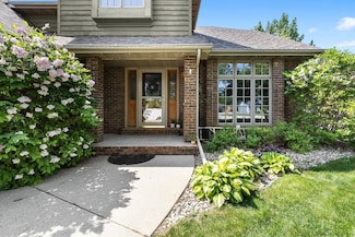 3304 12th St SW, Minot, ND 58701