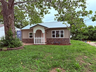 106 N Newport Ln, Waynesville, MO 65583