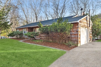 16 Settlers Landing Ln, East Hampton, NY 11937