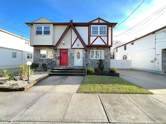 24 Behan Ct, Staten Island, NY 10306