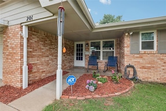 201 Vine St, Yukon, OK 73099
