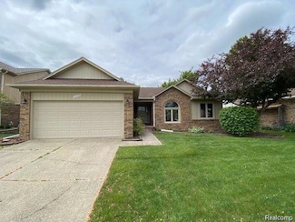 44099 Manitou Dr, Clinton Township, MI 48038