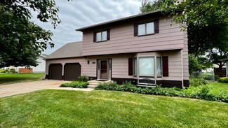 4069 Palace Dr, Grand Island, NE 68803