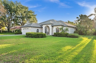 7037 Mill Run Cir, Naples, FL 34109
