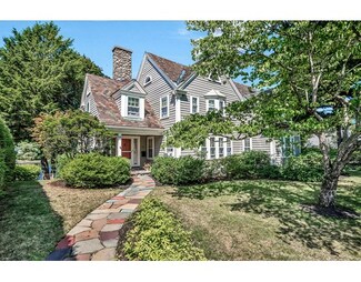 12 Dartmouth St, Winchester, MA 01890