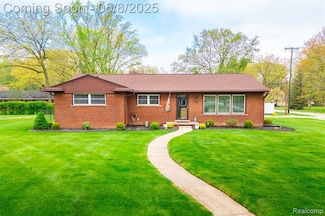 7912 Coventry Ave, Grosse Ile, MI 48138
