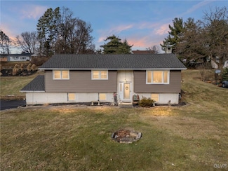 1517 Beverly Hills Rd, Coopersburg, PA 18036