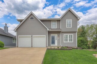 913 Village St, Leavenworth, KS 66048