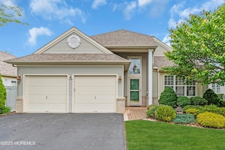 4 Gascony Cir, Manchester, NJ 08759