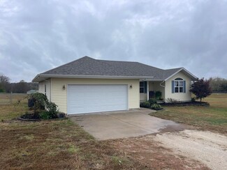 1538 Sunny Acres, Bolivar, MO 65613