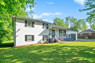 105 Airport Rd, Clarksville, TN 37042