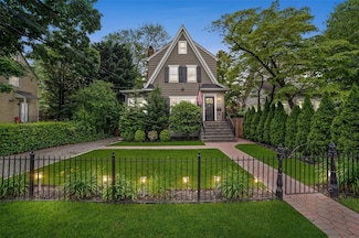 10 Wiltshire St, Bronxville, NY 10708