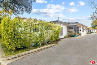 92 N Grand Oaks Ave, Pasadena, CA 91107