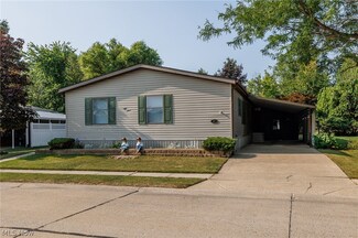 53 Periwinkle Dr, Olmsted Township, OH 44138