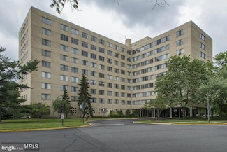 6621 Wakefield Dr Unit 220, Alexandria, VA 22307