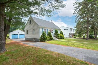 89 Elm St, Swansea, MA 02777