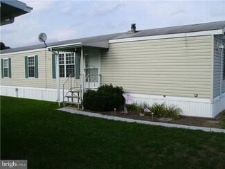 67 Leprechaun Cir, Mohrsville, PA 19541