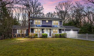 29 Forestwood Dr, Smithfield, RI 02917