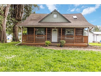 611 Pioneer Ave NE, Castle Rock, WA 98611