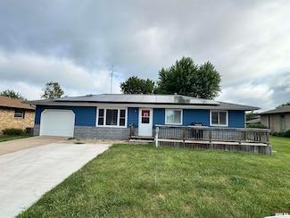 1275 Sunview Dr, Canton, IL 61520