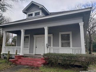 916 5th St, Orange, TX 77630