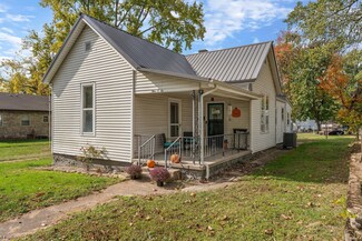 906 S Walnut St, Seymour, IN 47274