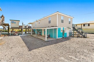 289 Martin Ln, Port Sulphur, LA 70083