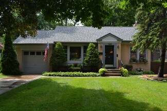 124 Mohawk Dr, Clarendon Hills, IL 60514