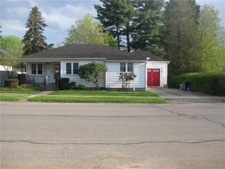 319 W Venango St, Mercer, PA 16137