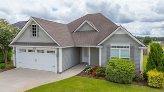 4196 Shadow Garden Dr, Hahira, GA 31632