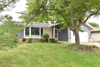 2091 E Spruce Ct, Oak Creek, WI 53154