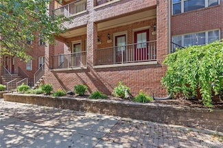130 Tiffany Ln, Royal Oak, MI 48067