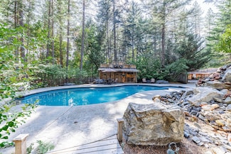 286 Thornbrook Dr, Merlin, OR 97532