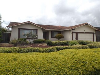 927 Sierra Madre Dr, Salinas, CA 93901