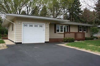 4715 William St, McHenry, IL 60051