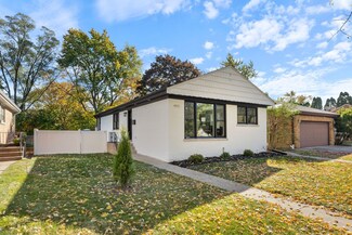 8521 Lawndale Ave, Skokie, IL 60076