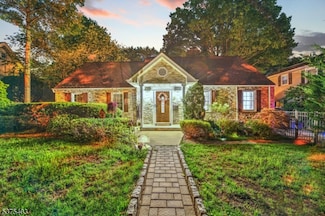 181 Lakeview Ave, Leonia, NJ 07605