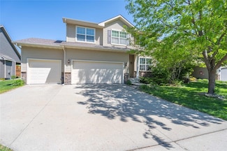 224 S 83rd St, West Des Moines, IA 50266