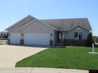 101 Cougar Ct, Mankato, MN 56001